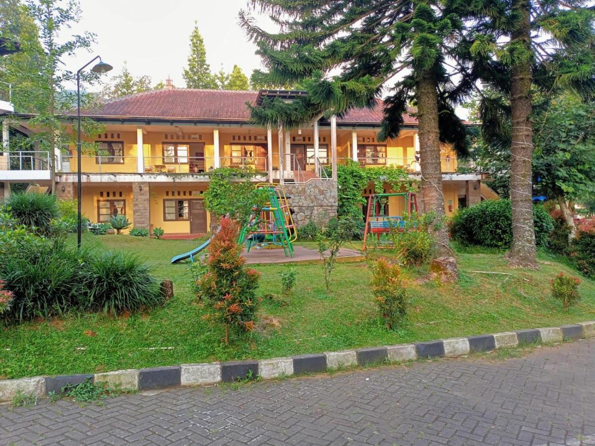 Alfa Resort Hotel And Conference Puncak Εξωτερικό φωτογραφία